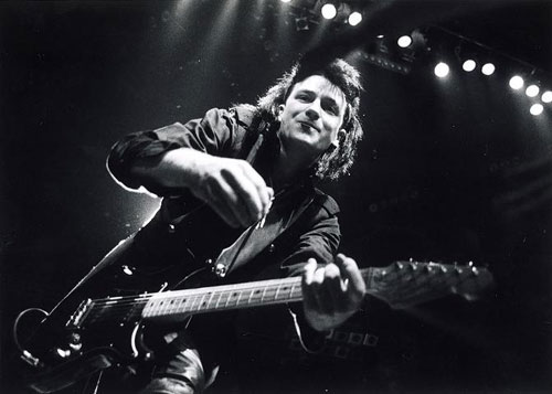 El tema en the Unforgettable Fire sigue siendo la esperanza, el calor del hogar y el amor que se entrega, pero sobre todo resalta el impacto de otra forma de entender la fe