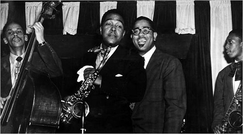 Coltrane había comenzado profesionalmente en la llamada era del bebop, con el gran saxo tenor Charlie Parker
