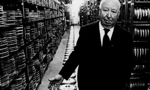 Hitchcock evita todo reduccionismo al enfrentarse al misterio del mal. No hay duda que, para él, todos los hombres son potencialmente homicidas. 