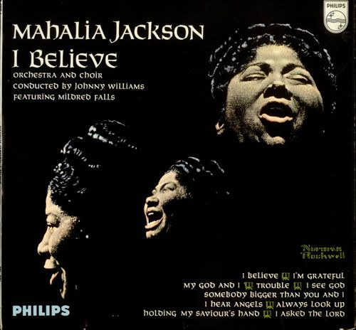 Tenía discos de Mahalia Jackson y los pocos que salían aquí. Luego, cuando he estado en Estados Unidos un par de veces, pues he ido a iglesias los domingos allí, a escuchar música, y me gusta