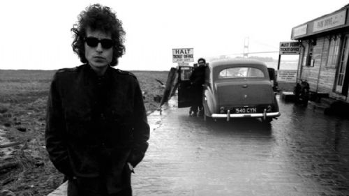 Bob Dylan es alguien que trabaja independiente, un personaje solitario y extremadamente celoso de su intimidad