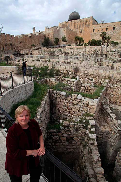 La arqueóloga Eilat Mazar descubrió recientemente restos de construcciones de David, Salomón y Nehemías al mismo tiempo que también sellos que podrían atribuirse a Isaías y Ezequiel
