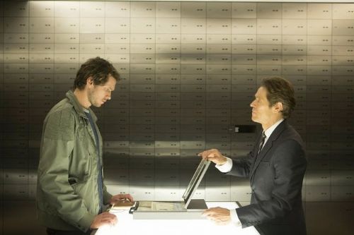 Como var&oacute;n de dolores, lleno de cicatrices, trae un cuerpo desgarrado por la tortura y una misteriosa llave. Algunos ven por eso, en el personaje, una figura cr&iacute;stica, aunque sea inconscientemente. Ya que es un hombre, pero tambi&eacute;n una met&aacute;fora.