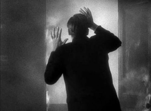 &iquest;C&oacute;mo se convierte alguien en un falso predicador? La respuesta de Capra no puede ser m&aacute;s clara: por resentimiento y amargura.