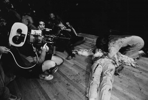 Las citas de fil&oacute;sofos que el propio Nicholas St. John hab&iacute;a estudiado en la facultad despiertan en el espectador preguntas sobre hasta qu&eacute; punto ayuda la relatividad moral