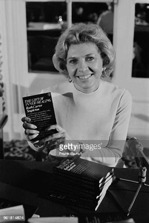 Ruth Carter Stapleton escribió dos libros sobre la curación de memorias antes de morir de cáncer a los 54 años