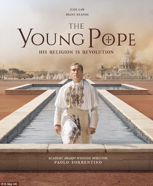 La serie de HBO The Young Pope es tan desconcertante como la vida misma