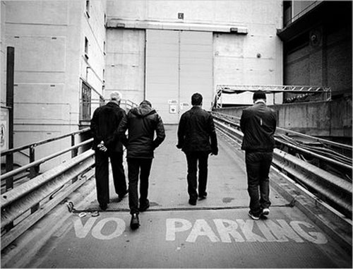 La melodia de White As Snow, probablemente el tema m&aacute;s tranquilo e intimo que haya hecho nunca U2 est&aacute; basada en un antiguo himno, Oh, ven, oh ven, bendito Emmanuel