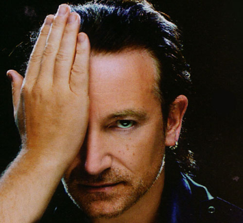 Bono es especialmente conocido por su lectura de la Biblia, pero tambi&eacute;n por la agresividad y el lenguaje obsceno de muchas de sus declaraciones