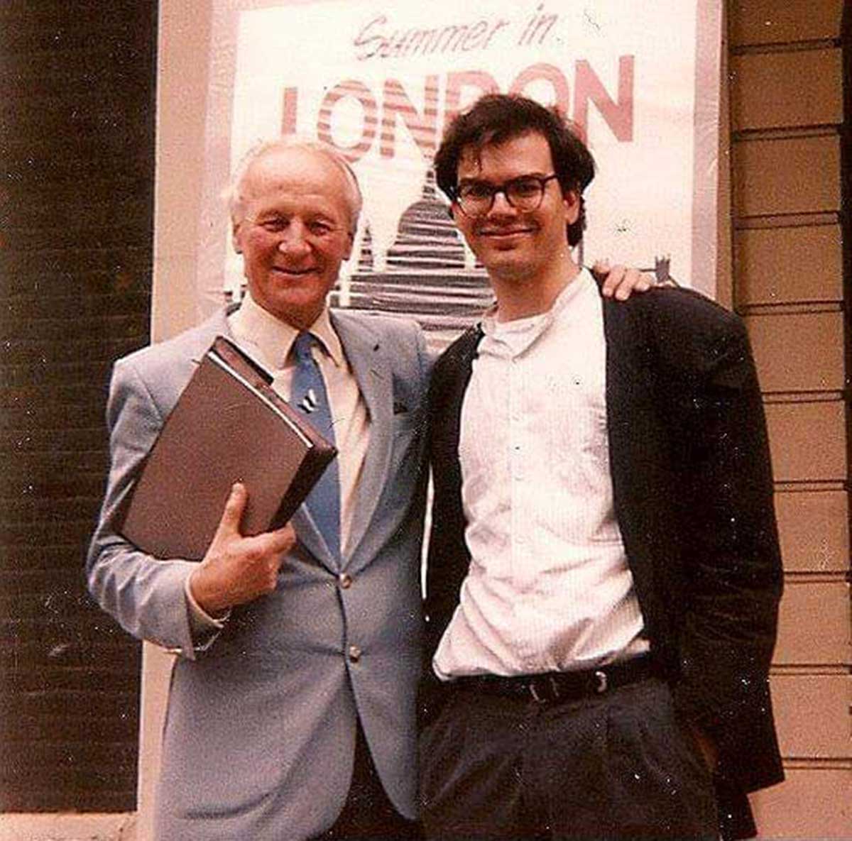 José de Segovia Barrón y John Stott en Londres en 1982