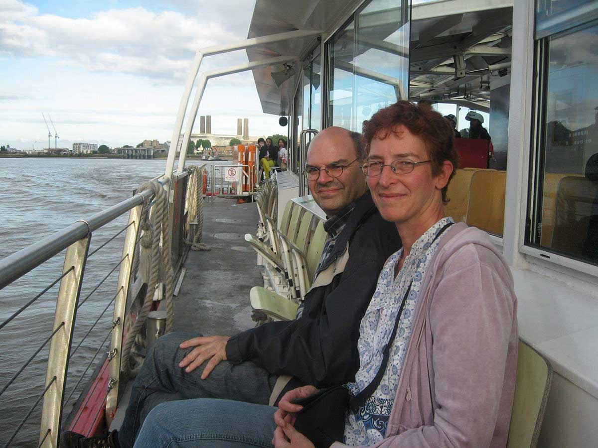Anneke de Kraker y José de Segovia Barrón en el río Támesis de Londres